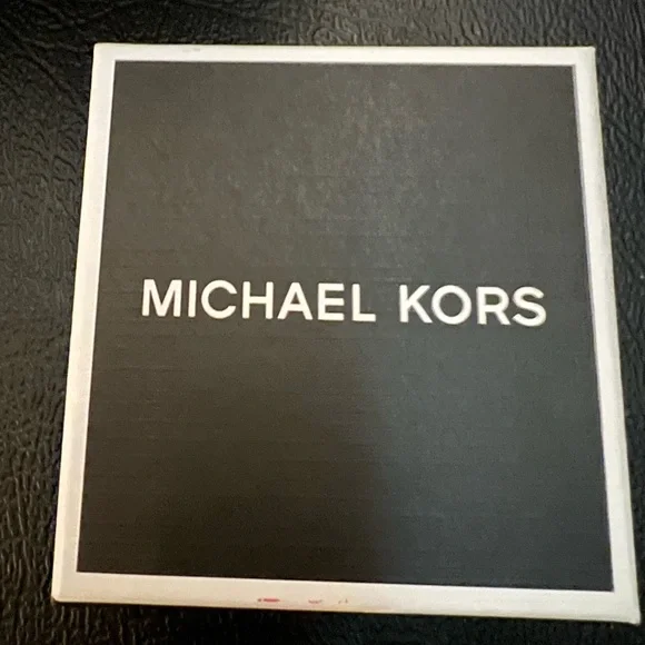 New Michael Kors Navy Blue AirPods Case with Box - Picture 4 of 5